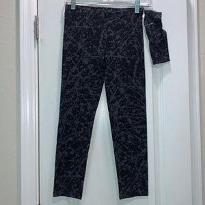 CITY STREETS BRAND NEW SIZE S CAPRI W/HEADBAND